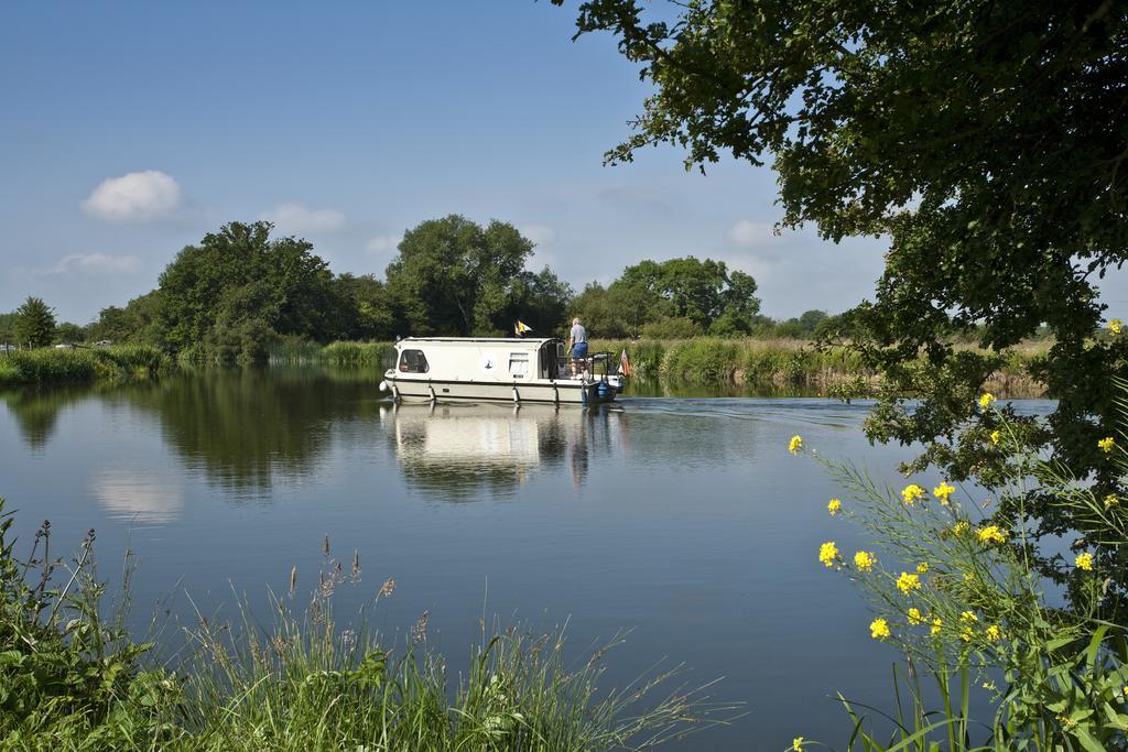 Oxford Riverside Glamping Ngoại thất bức ảnh