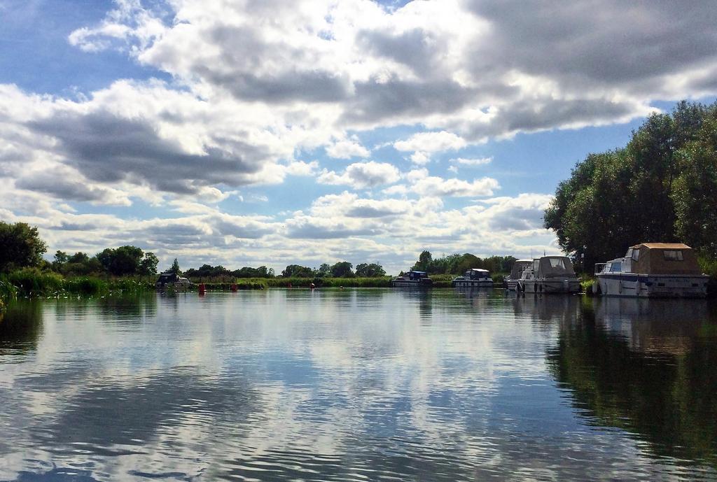 Oxford Riverside Glamping Ngoại thất bức ảnh