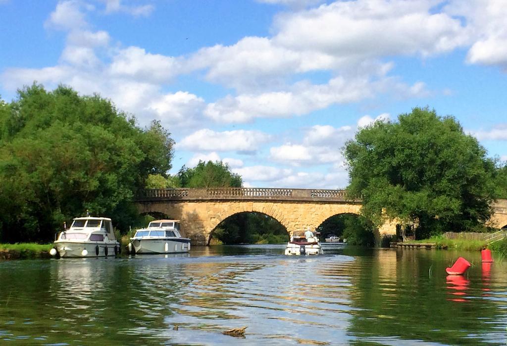Oxford Riverside Glamping Ngoại thất bức ảnh
