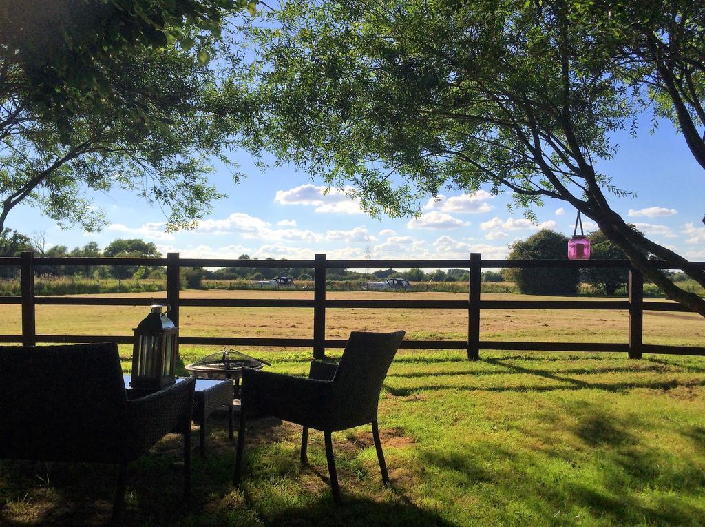 Oxford Riverside Glamping Ngoại thất bức ảnh