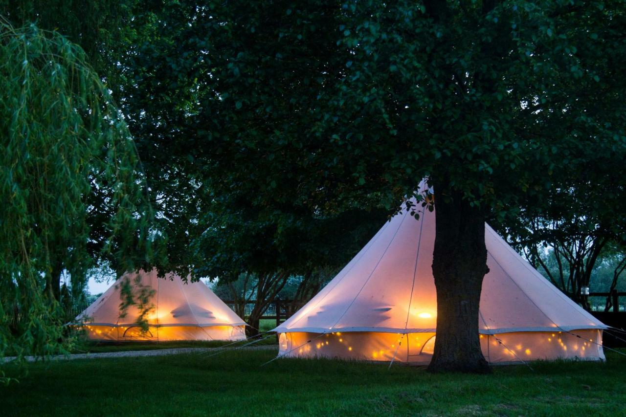 Oxford Riverside Glamping Ngoại thất bức ảnh